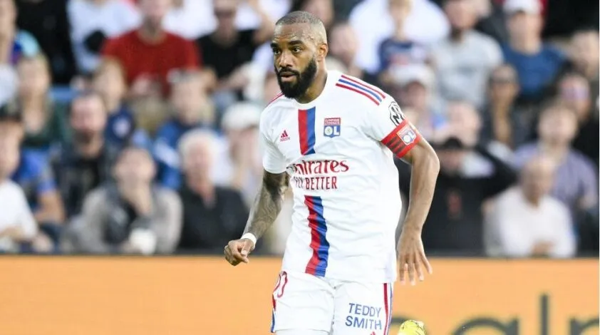 Real Madrid Xem Xét Alexandre Lacazette Làm Người Thay Thế Mbappe