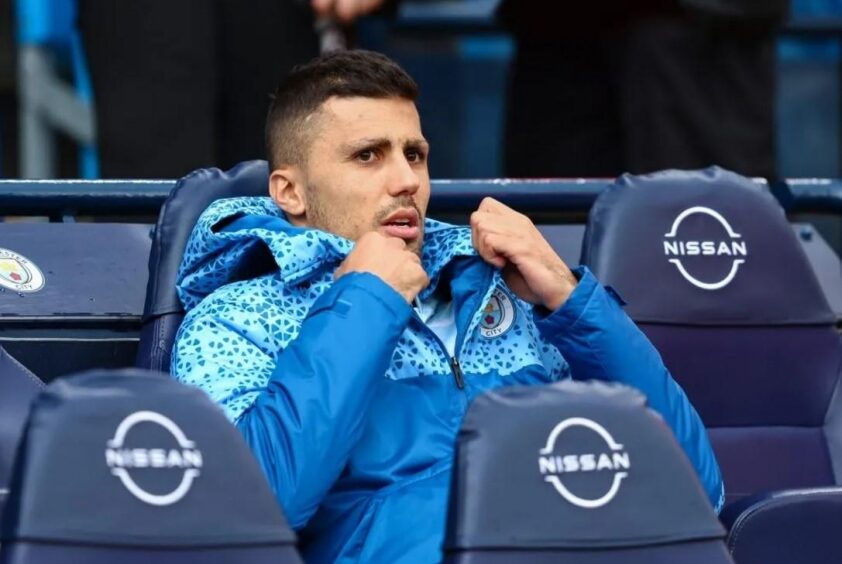 Rodri khẳng định sẽ tiếp tục cống hiến cho Man City